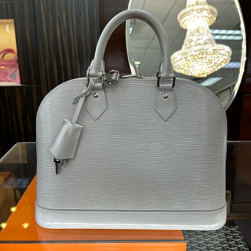 Louis Vuitton Alma PM Lilac Nacre